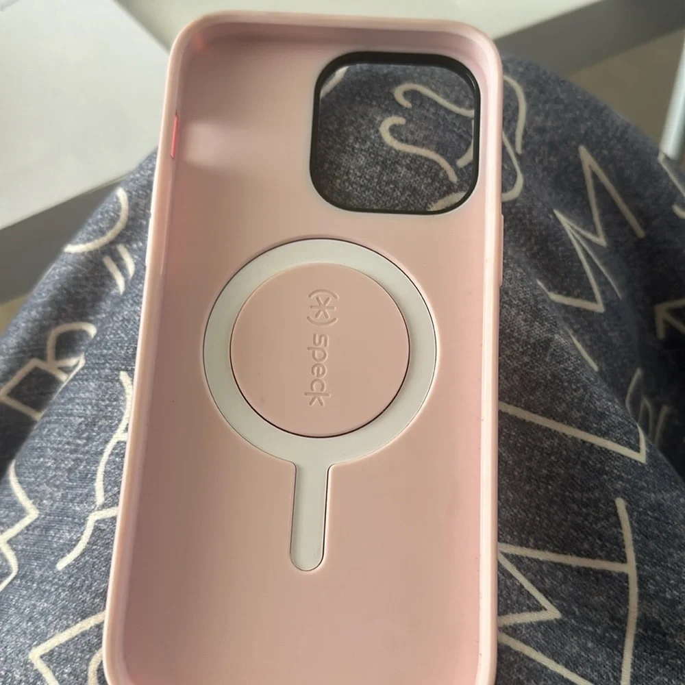 Speck IPhone 14pro max phone case like new